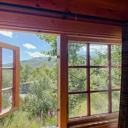 Holiday home Med Stabbur Og Fjellutsikt I *