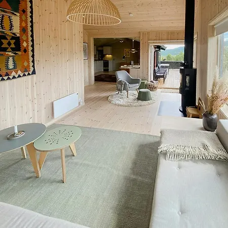 Med Stabbur Og Fjellutsikt I Holiday home *