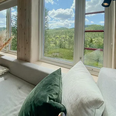 Med Stabbur Og Fjellutsikt I *